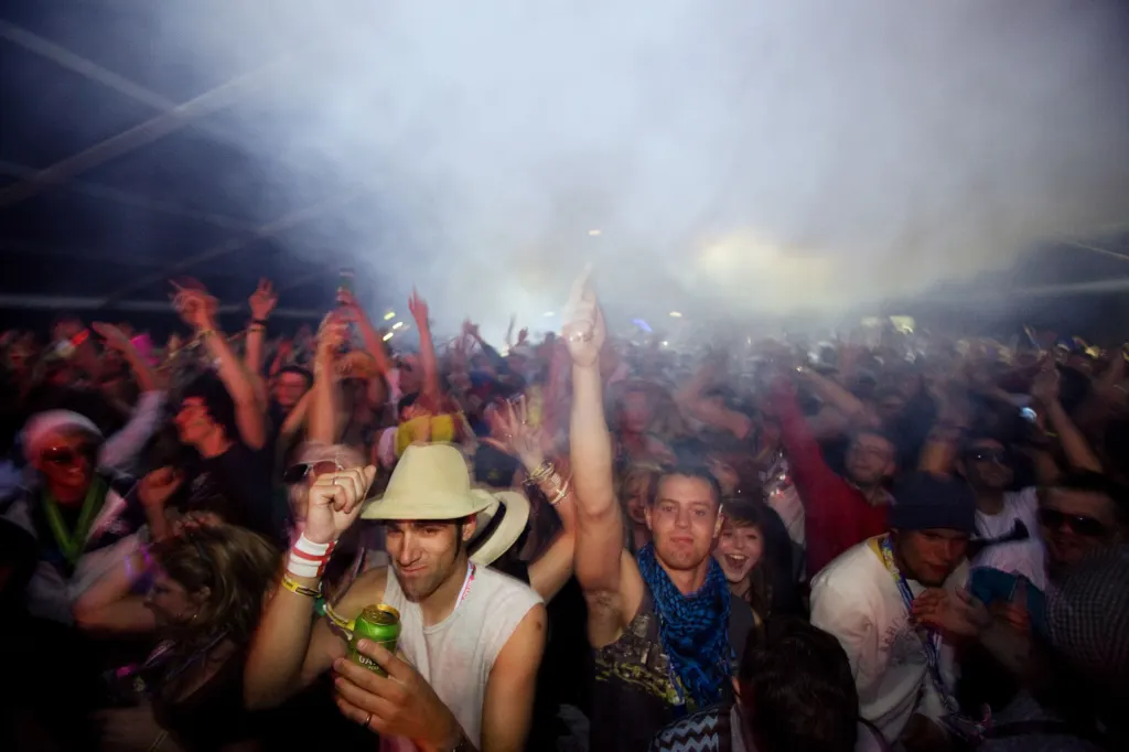 Festivalgoers and atmosphere at Global Gathering 2009